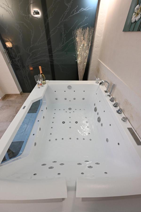 Suite Laurel Spa Con Idromassaggio Fasano Esterno foto